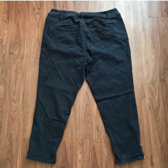 Lane Bryant Black Zip Ankle Jeans Size 16 - Picture 2 of 4